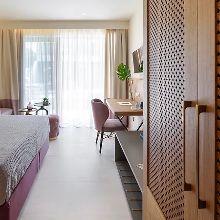 Aparthotel Serenity 4*