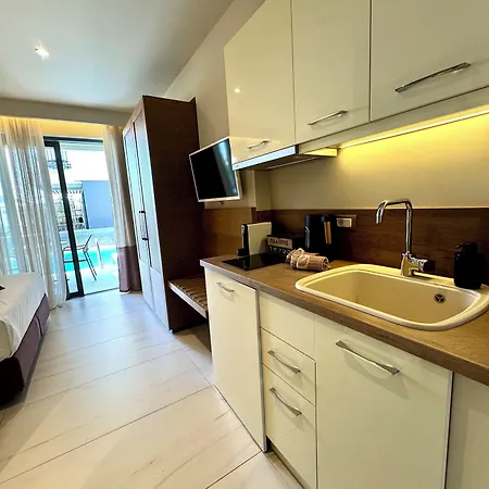 Serenity 4* ניקיטי