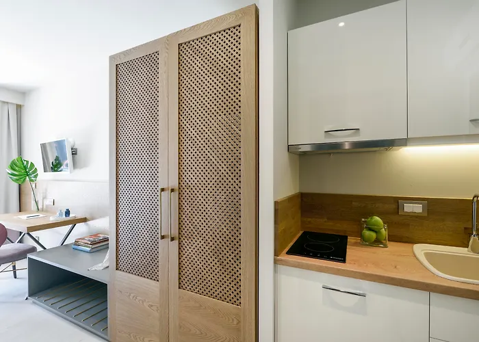 Aparthotel Serenity 4*
